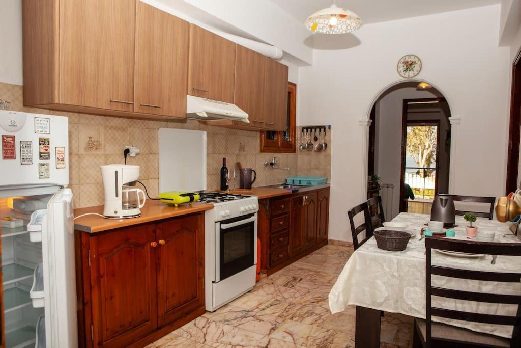 City Center, Sea View Apartment, Amelia! Anemomylos Eksteriør billede